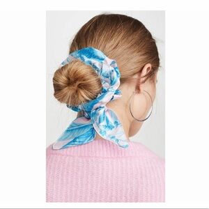 Hemant & Nandita Hair Scrunchie.